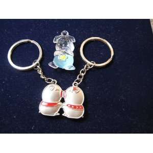KBF0055 piggy kissing Love couple keychain with a cute hand painted 