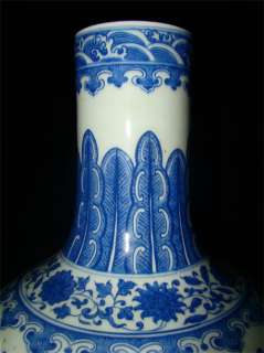 MAGNIFICENT Chinese Blue and White Porcelain Dragon Celestial Vase 