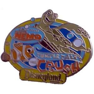  Disneyland Nemo and Crush Pin 