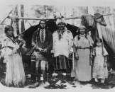 1902 photo Native American men, women, and childre  