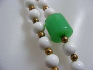 Vtg 40s 50s GREEN White GLASS Beaded Necklace Bakelite?  