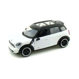  2011 Mini Cooper Countryman S All 4 1/24 White Toys 