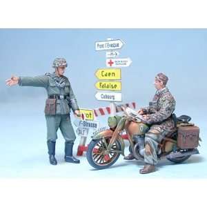  Tamiya 1/35 WWII German Motorcyclist/Road Guard Set Toys 