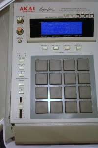 AKAI MPC 3000 MIDI PRODUCTION CENTER ROGER LINN 32MB NICE W/ CASE 