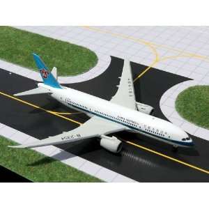  Gemini China Southern B787 8 1/400 Toys & Games