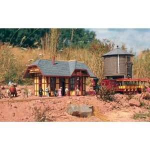  GRIZZLY FLATS STATION   PIKO G SCALE MODEL TRAIN BUILDINGS 