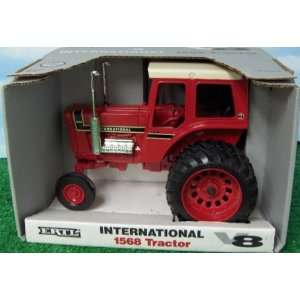  1/16th International 1568 Collector Edition with Duals 