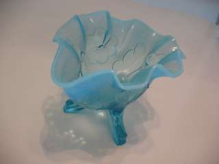   bowl blue is pale and varies in degree has curved out or splayed feet