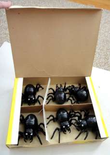 vintage 6 WIND UP CRAWLING SPIDERS w/DISPLAY BOX ~NOS  