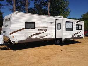   Forest River 27rlss 30ft camper trailer with 124 slide mint condition