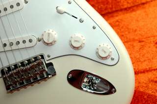 New USA Fender ® American Vintage 70s Stratocaster, Strat, White 