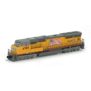  N RTR SD70M, UP/Flag #4785 Toys & Games
