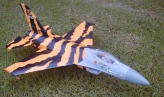 BEAUTIFULL CRAFTED RC MODEL JET . LOTS OF GREAT DETAIL , EVEN IN THE 