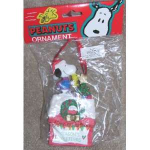  Peanuts Snoopy and Woodstock Decorating Christmas Tree on 