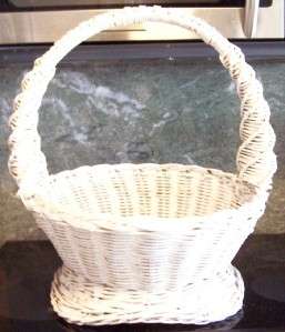 Large Vintage~~Victorian White Wicker Footed Basket ~~21 x 16  