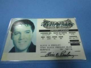 YOUNG ELVIS PRESLEY FRAMED PHOTOGRAPH WITH A SOUVENIR DRIVERS LICENSE 