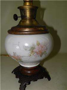 We are pleased to be offering this beautiful antique Aladdin oil lamp 