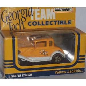   Diecast Car Collectible NCAA University 164 Scale Vintage Truck