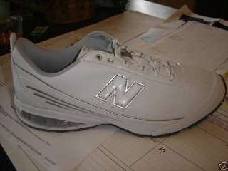 5418 Mens New Balance shoes NIB size 9.5 D Great Buy  