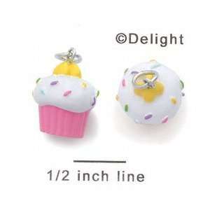  N1096+ tlf   Pink Cupcake with White Frosting   3 D Hand 