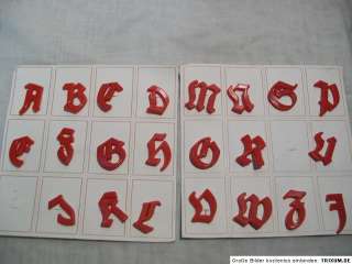   Schrift Buchstaben Anstecknadeln rot Kunststoff Buchstabe alt  