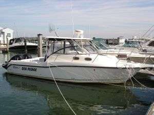 30 BOSTON WHALER 2005 CONQUEST 305 WITH 4 STROKE MERCURY VERADOS 30 