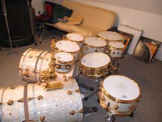 drum workshop (dw) collector’s maple finish ply drum set  