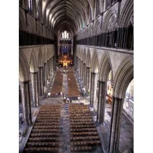  Interior of Salisbarry Cathedral in Salisbarry, England 