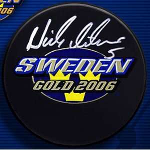 Nicklas Lidstrom Memorabilia Signed Hockey Puck
