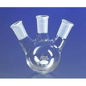 PYREX 100mL Three Neck Distilling Flask with 24/40 Center Vertical and 